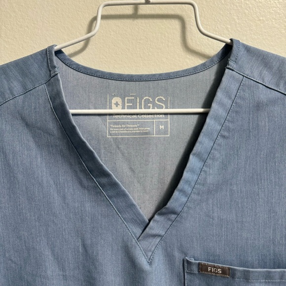 Women’s Catarina One-Pocket Scrub Top Light Blue Size Medium - Picture 8 of 8